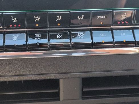 Used 2025 Chevrolet Colorado Trail Boss image 21