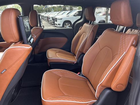 New 2026 Chrysler Pacifica Pinnacle image 55