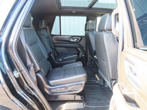Used 2023 GMC Yukon SLT w/ SLT Luxury Package AWD/4WD image 31