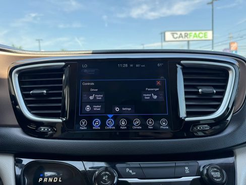 Used 2017 Chrysler Pacifica Touring-L Plus FWD image 36