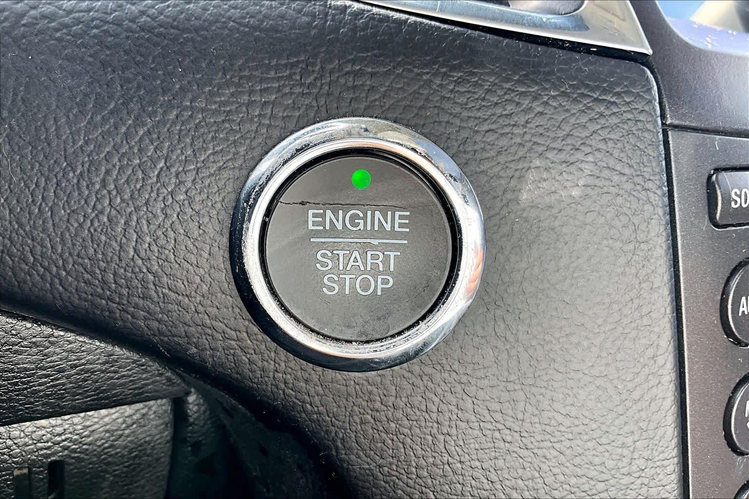 Used 2018 Ford Edge Titanium w/ Equipment Group 302A FWD image 30