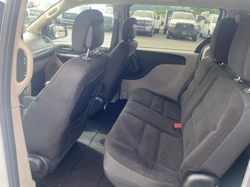 Used 2018 Dodge Grand Caravan SE w/ UConnect Hands-Free Group FWD image 23