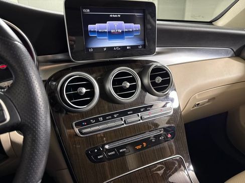 Used 2017 Mercedes-Benz GLC 300 4MATIC image 31