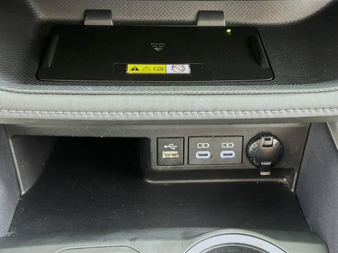 Used 2024 Toyota Highlander XLE image 19