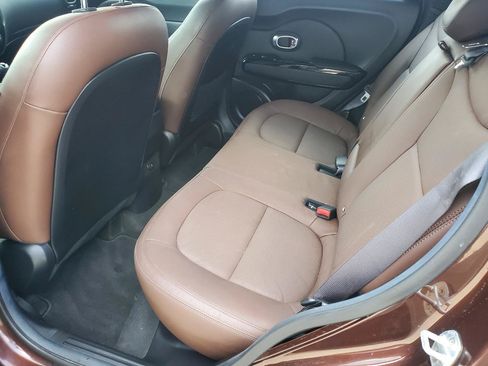 Used 2017 Kia Soul + FWD image 13