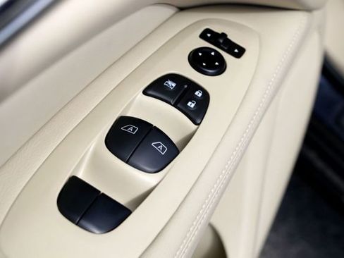 Used 2015 Nissan Pathfinder SL w/ SL Tech Package image 23