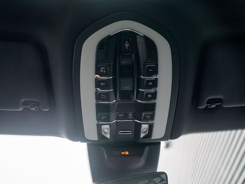 Certified 2026 Porsche Macan AWD/4WD image 10