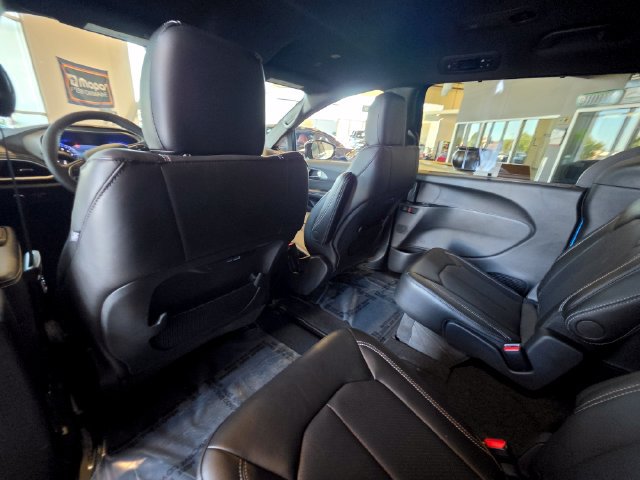 New 2027 Chrysler Pacifica Select AWD/4WD image 18