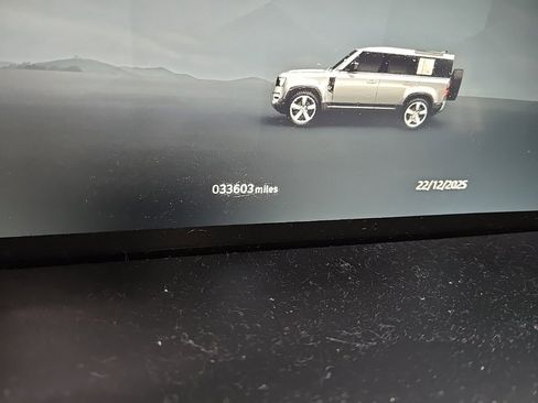 Used 2024 Land Rover Defender 110 X-Dynamic SE image 12