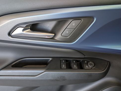 Used 2025 Chevrolet Equinox EV LT w/ Convenience Package FWD image 15