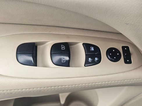 Used 2014 Nissan Pathfinder SL AWD/4WD image 16