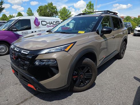Used 2025 Nissan Rogue SV AWD/4WD image 2