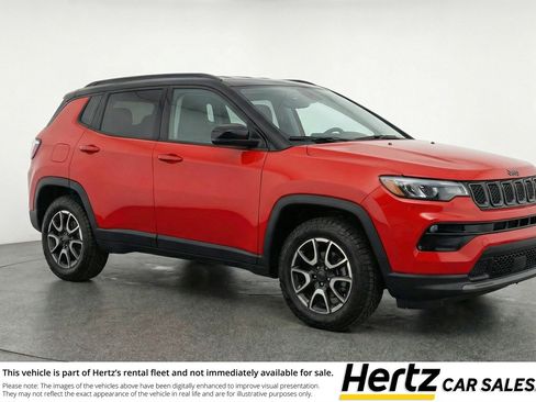 Used 2025 Jeep Compass Trailhawk AWD/4WD image 1