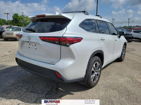 Used 2023 Toyota Highlander XLE FWD image 4