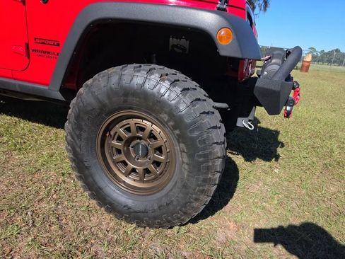 Used 2017 Jeep Wrangler Unlimited Sport w/ Connectivity Group image 13