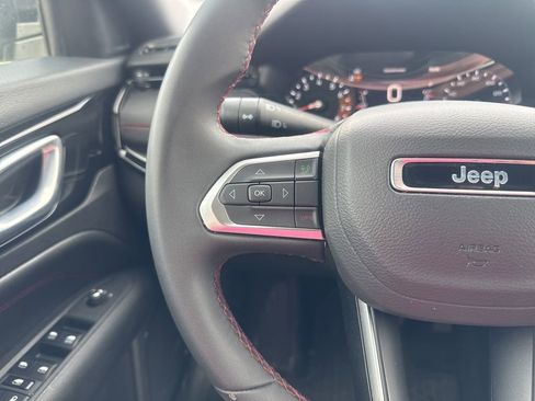 Used 2025 Jeep Compass Trailhawk AWD/4WD image 17