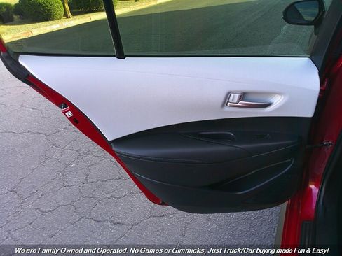 Used 2021 Toyota Corolla SE w/ Carpet Mat Package (TMS) image 16