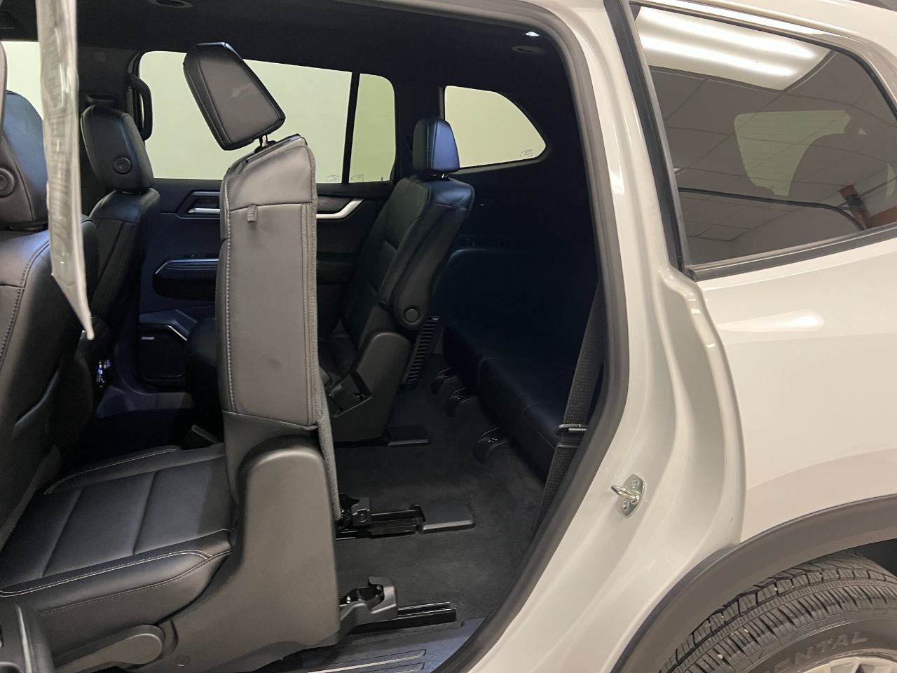 Used 2026 GMC Acadia Elevation w/ Elevation Premium Package AWD/4WD image 28