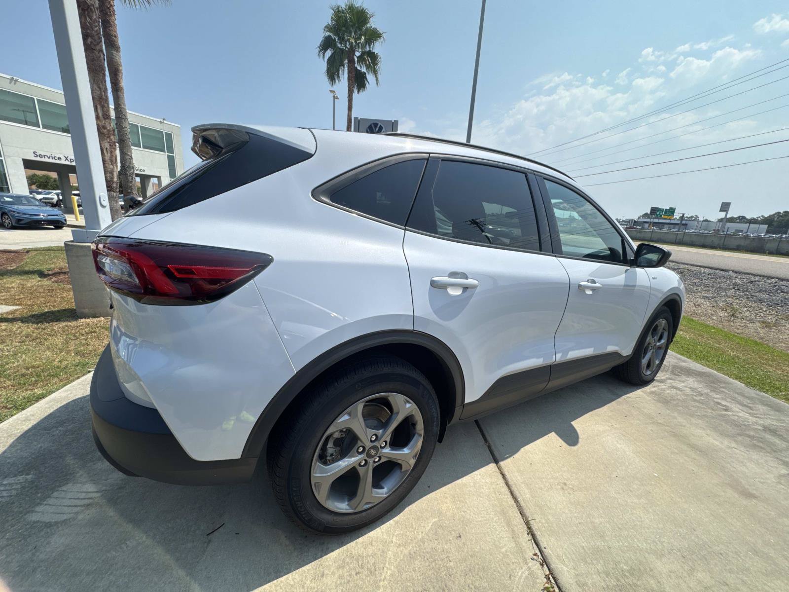 Used 2025 Ford Escape ST-Line FWD image 5