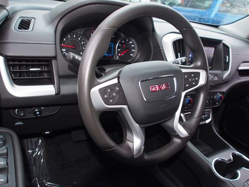 Used 2023 GMC Terrain SLE w/ Driver Convenience Package image 15