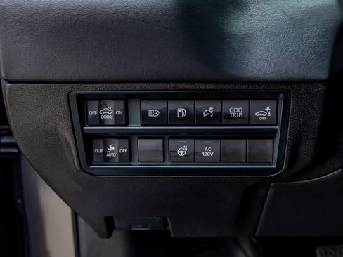 Used 2024 Toyota Tundra Platinum AWD/4WD image 21