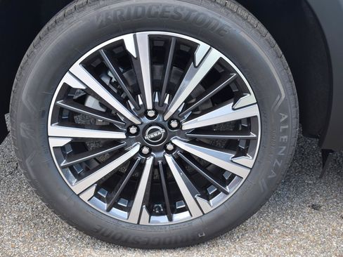 New 2026 Nissan Pathfinder Platinum FWD image 14