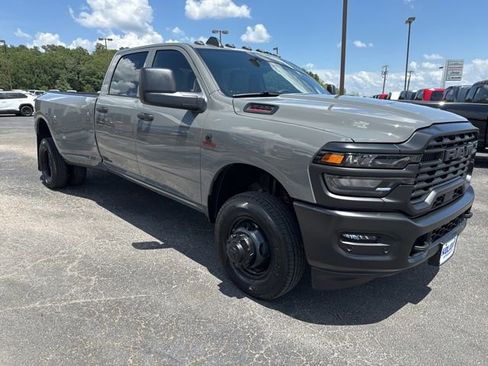 New 2026 RAM 3500 Tradesman w/ Commercial Features Package AWD/4WD image 7