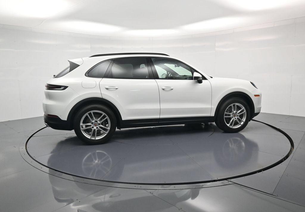 Certified 2026 Porsche Cayenne AWD/4WD image 36