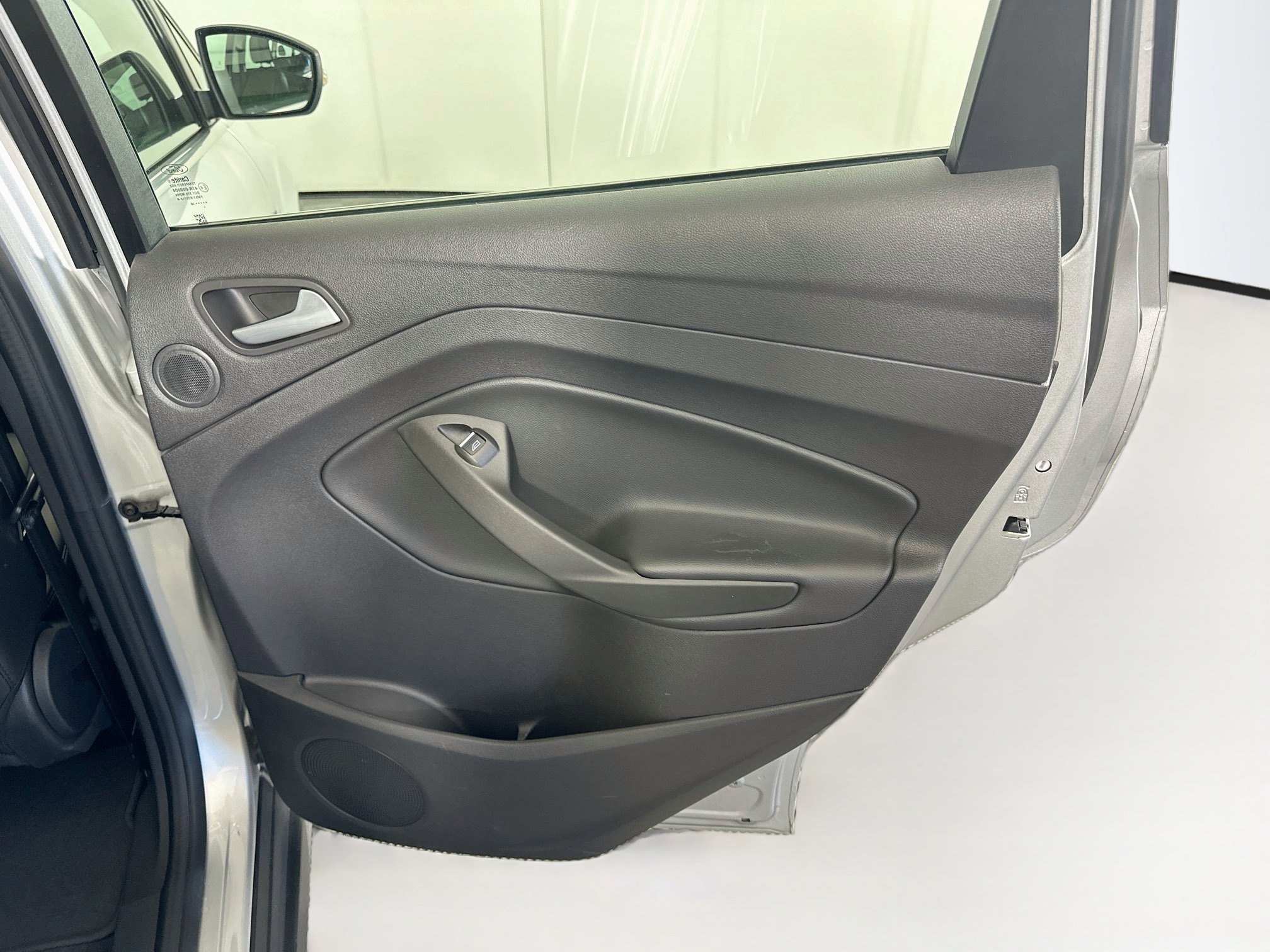 Used 2016 Ford C-MAX Energi SEL w/ Equipment Group 303A FWD image 29