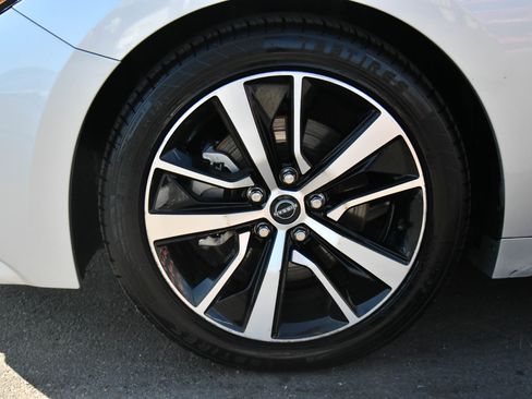 Used 2023 Nissan Maxima SV w/ Floor Mat Group FWD image 12