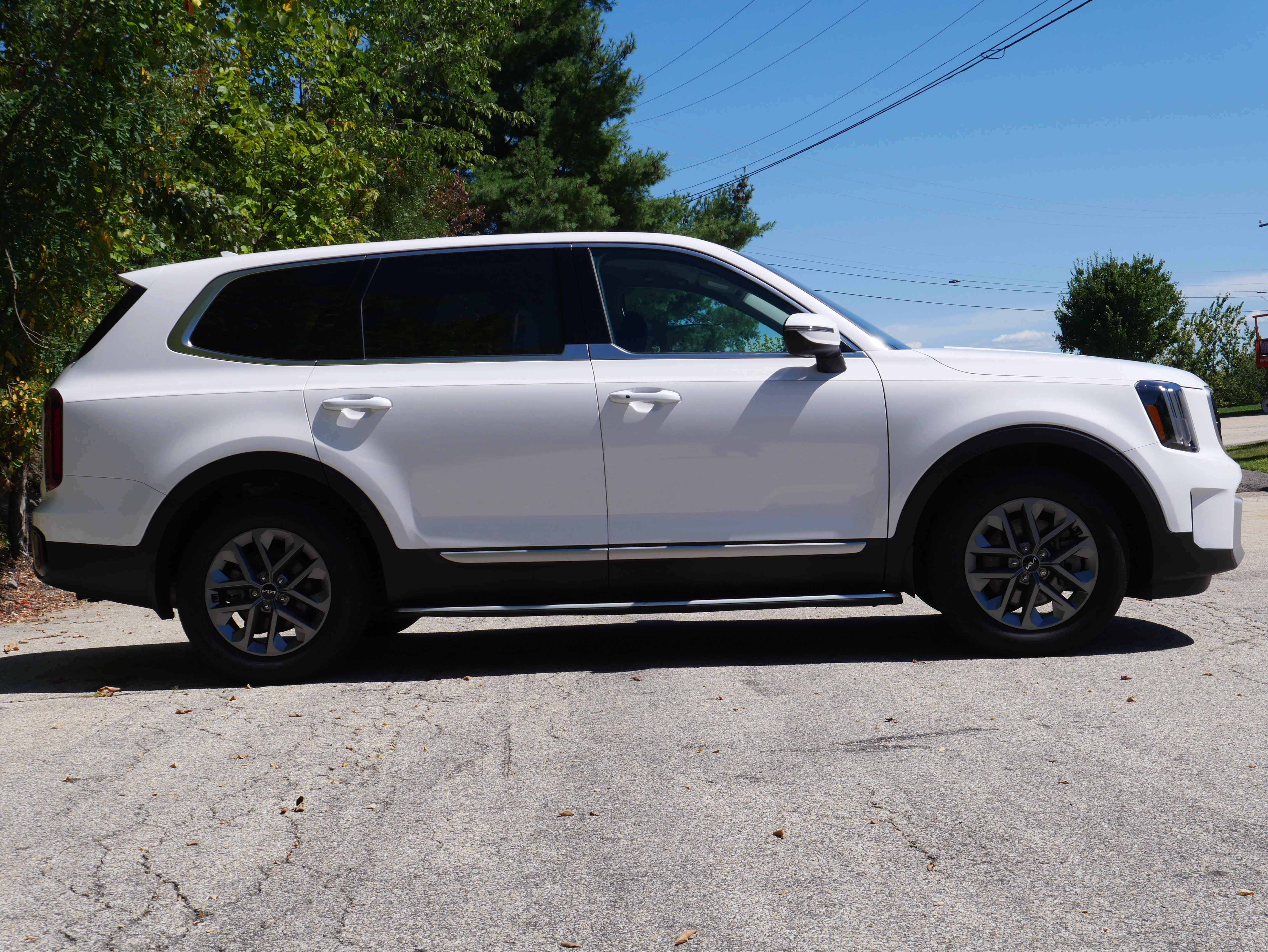 Certified 2025 Kia Telluride LX FWD image 11