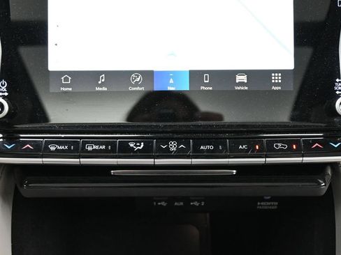 Used 2023 Jeep Wagoneer Series II w/ Premium Group I AWD/4WD image 19