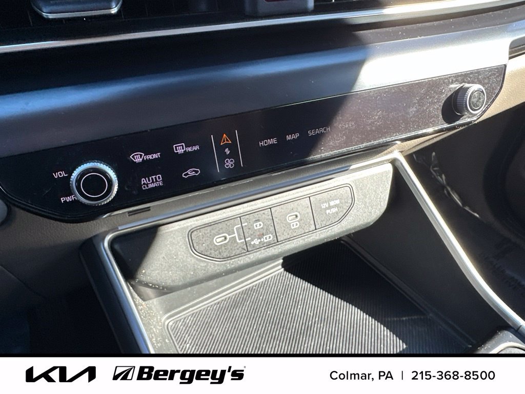 Certified 2025 Kia Carnival FWD image 26