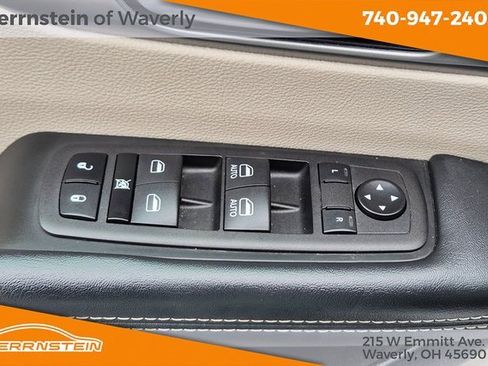 Used 2023 Chrysler Pacifica Touring-L image 17