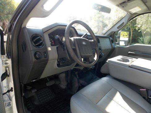 Used 2012 Ford F550 4x4 Regular Cab Super Duty w/ Trailer Tow Pkg image 4