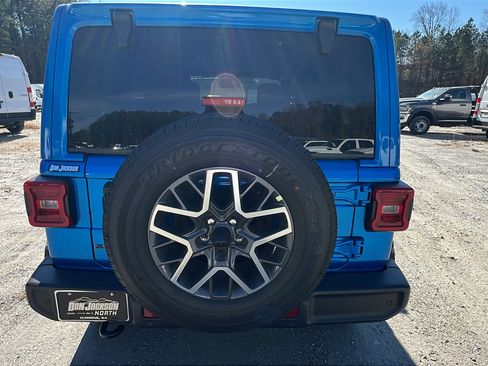 New 2026 Jeep Wrangler Unlimited Sahara AWD/4WD image 11