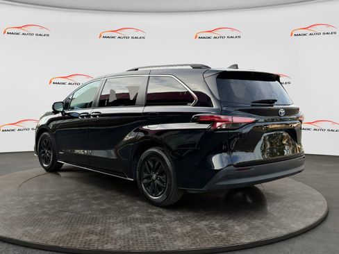Used 2021 Toyota Sienna LE image 8