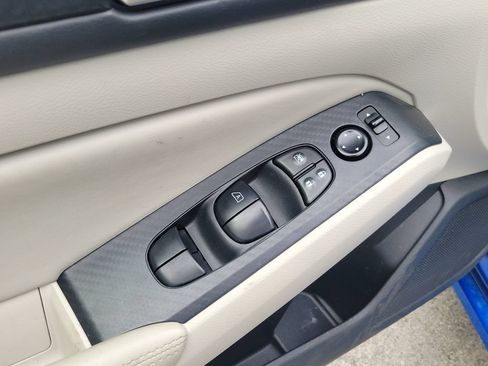 Used 2025 Nissan Altima 2.5 SV FWD image 18