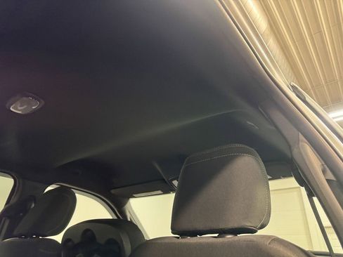 Used 2024 RAM 2500 Tradesman w/ Chrome Appearance Group image 17