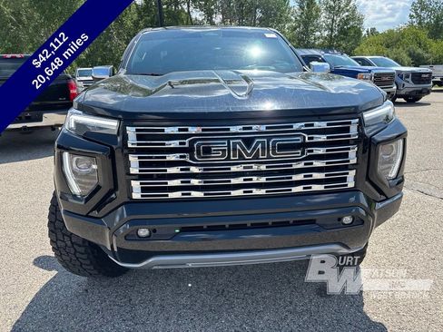 Used 2023 GMC Canyon Denali w/ Denali Black Edition AWD/4WD image 9