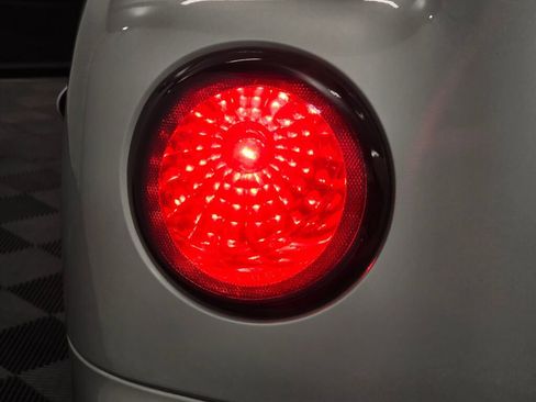 Used 2005 Chevrolet SSR w/ Preferred Equipment Group RWD image 81