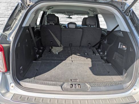 Used 2023 Ford Explorer XLT w/ Equipment Group 202A RWD image 10