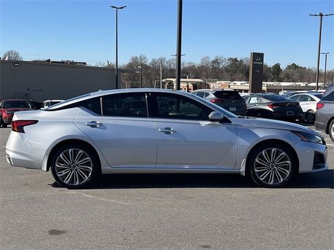 Used 2023 Nissan Altima 2.5 SL image 38