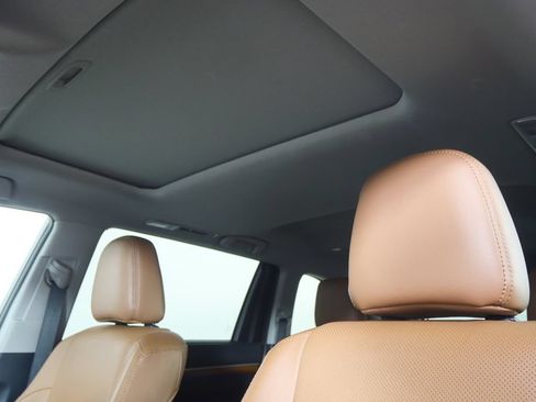 Used 2019 Toyota Highlander Limited FWD image 11