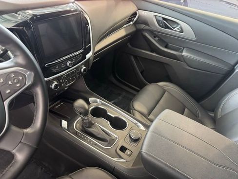 Used 2023 Chevrolet Traverse LT image 16
