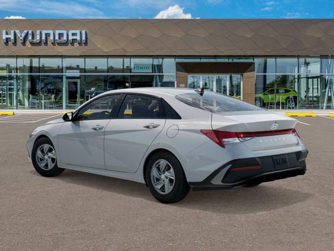 New 2026 Hyundai Elantra SE FWD image 5
