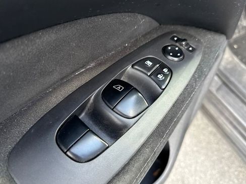 Used 2015 Nissan Pathfinder S image 22