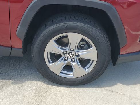 Used 2022 Toyota RAV4 XLE image 7