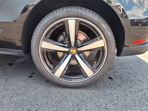 Used 2024 Porsche Macan image 10