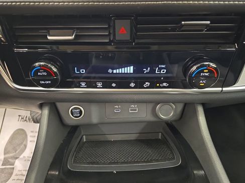 Used 2021 Nissan Rogue SV FWD image 23